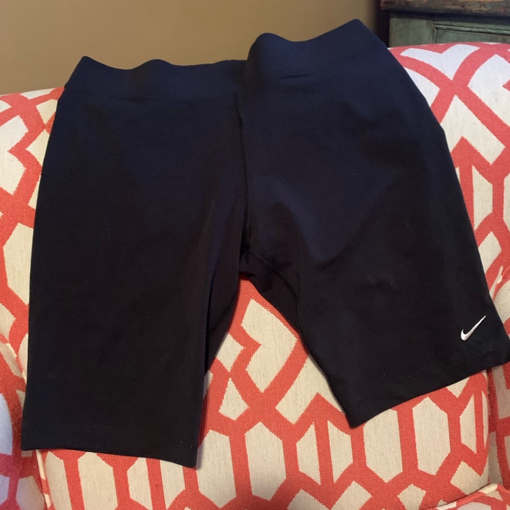 Nike tight fit mid rise shirt length black shorts. size L